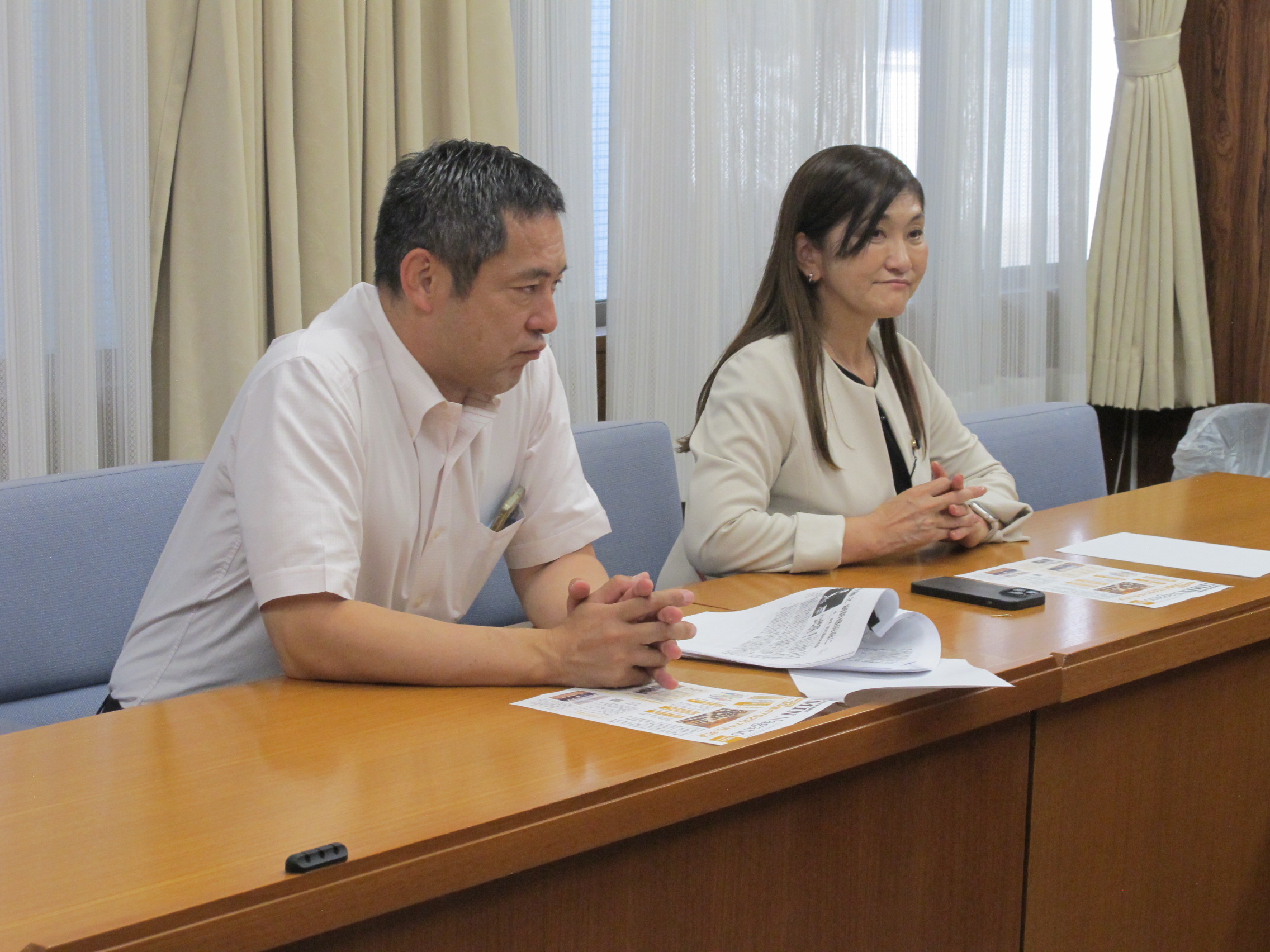 議会中のひとこま
