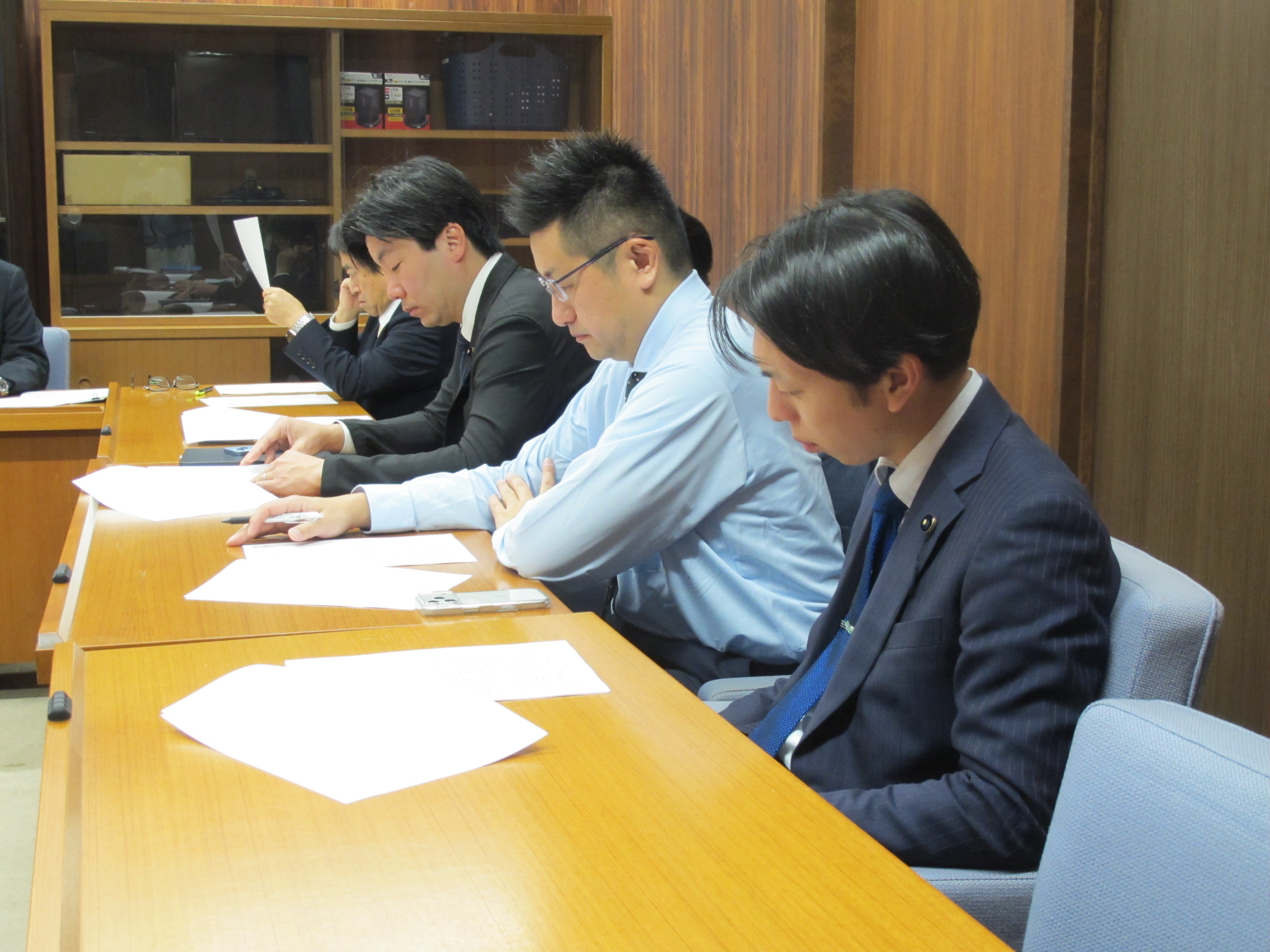 政調会　団会議風景